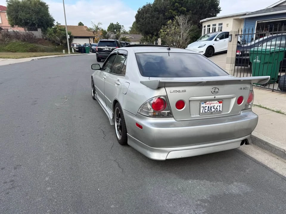 2002 Lexus IS 1st Gen - Image 2 of 4