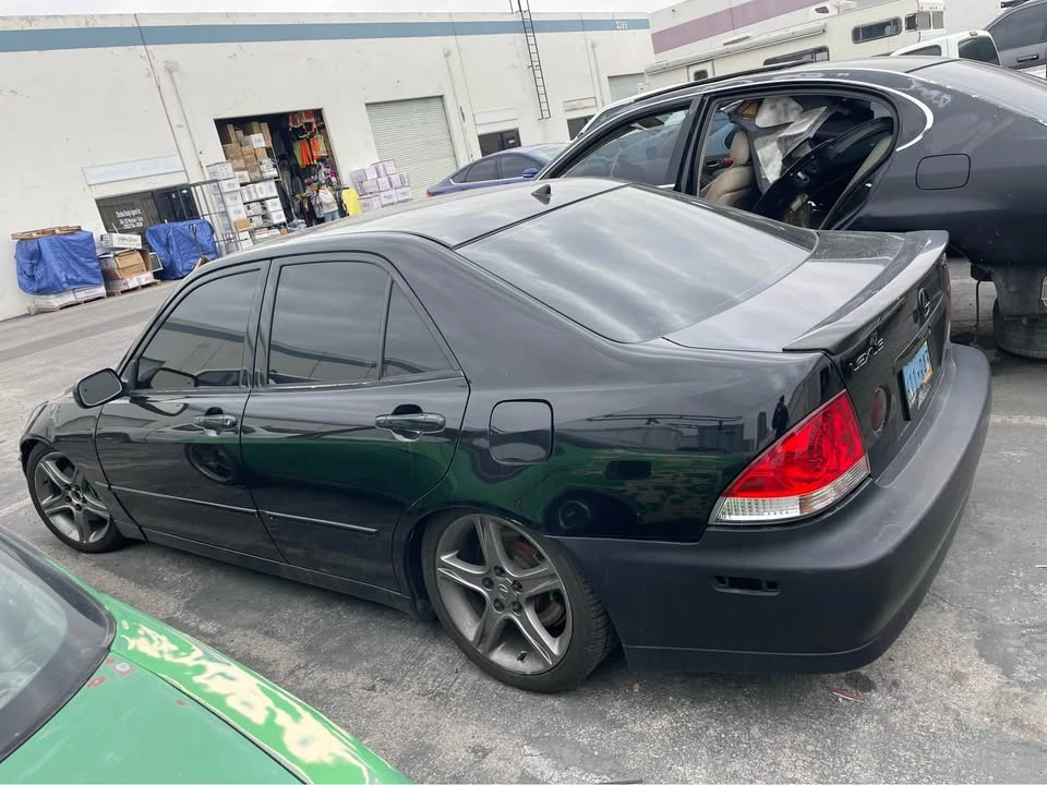 2002 Lexus IS 1st Gen - Image 2 of 3
