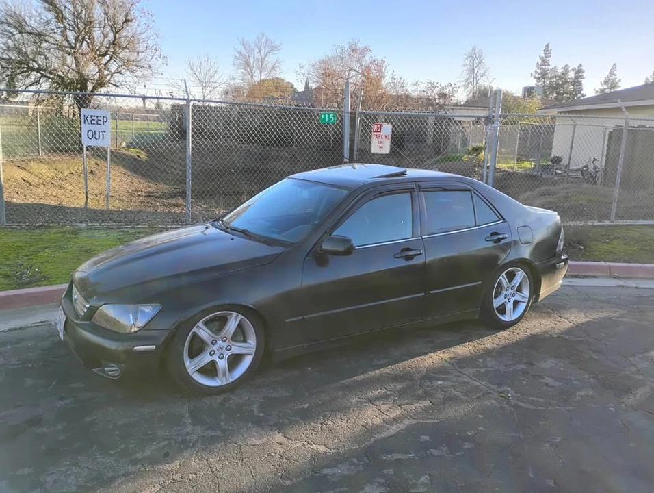 2002 Lexus IS 1st Gen - Image 2 of 4