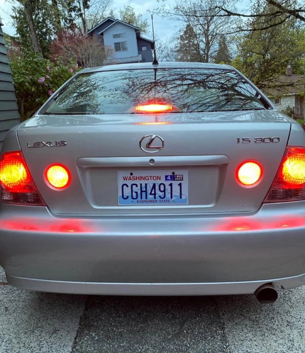 2002 Lexus IS 1st Gen - Image 2 of 2