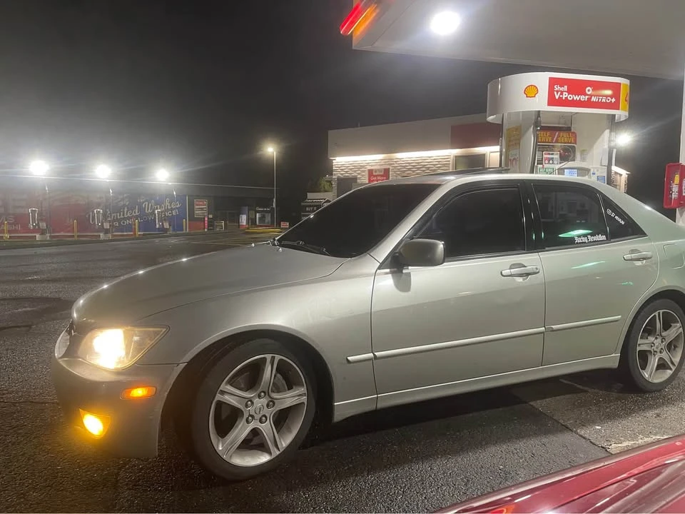 2002 Lexus IS 1st Gen - Image 2 of 10