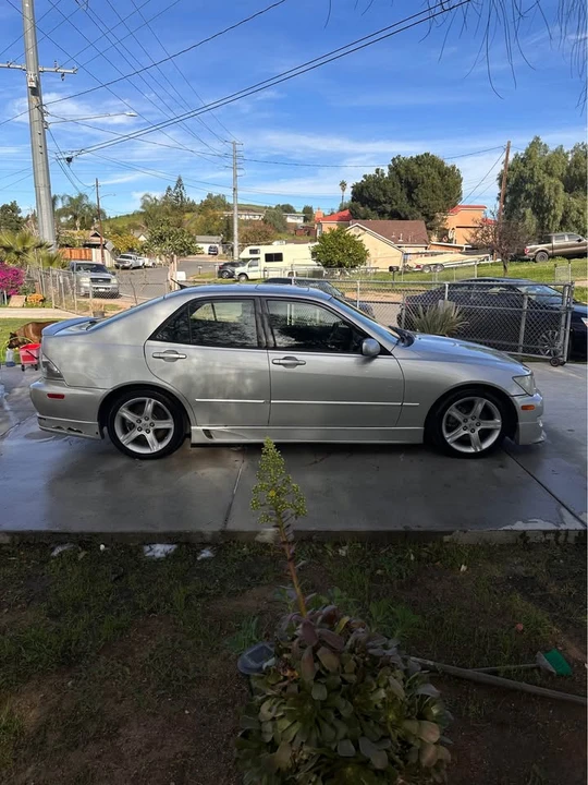 2002 Lexus IS 1st Gen - Image 5 of 16
