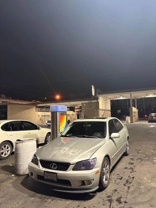 2002 Lexus IS 1st Gen - Image 2 of 6
