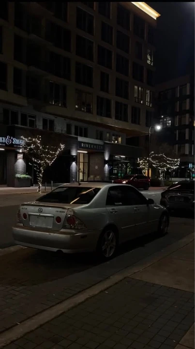 2002 Lexus IS 1st Gen - Image 9 of 10