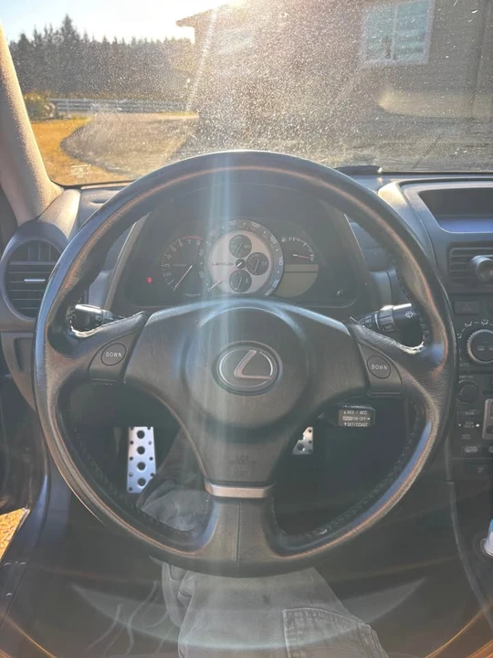 2002 Lexus IS 1st Gen - Image 10 of 20