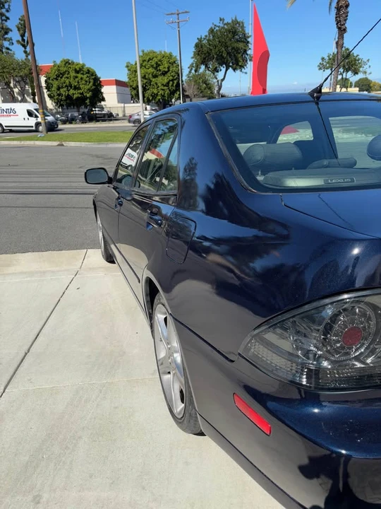 2002 Lexus IS 1st Gen - Image 2 of 15