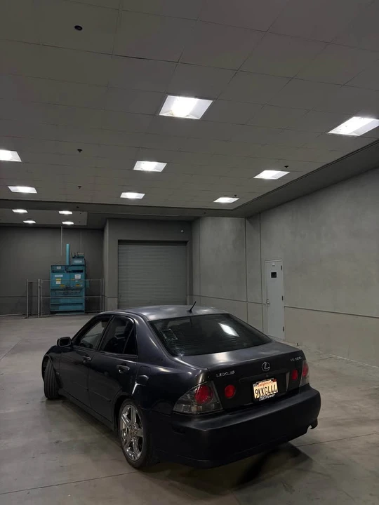 2002 Lexus IS 1st Gen - Image 5 of 10