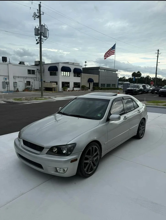 2002 Lexus IS 1st Gen - Image 5 of 13