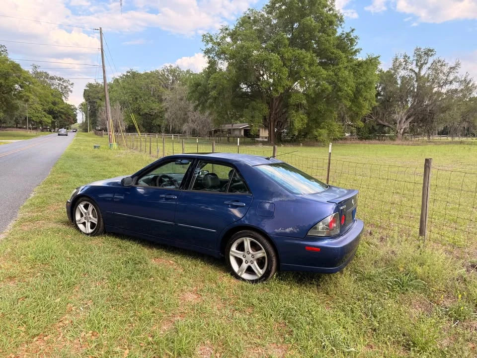 2002 Lexus IS 1st Gen - Image 2 of 7