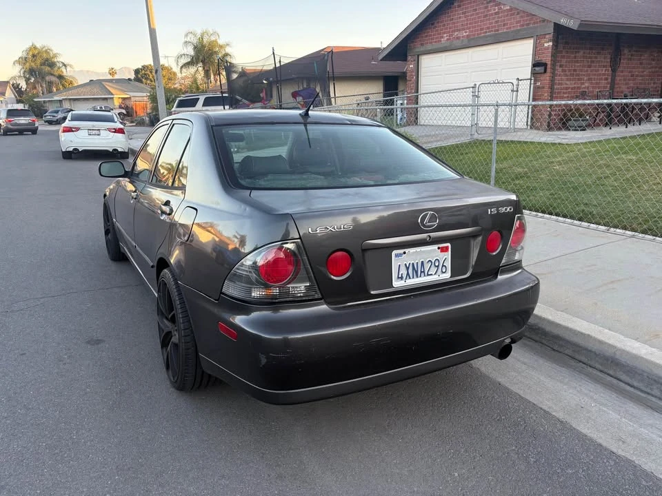 2002 Lexus IS 1st Gen - Image 4 of 7