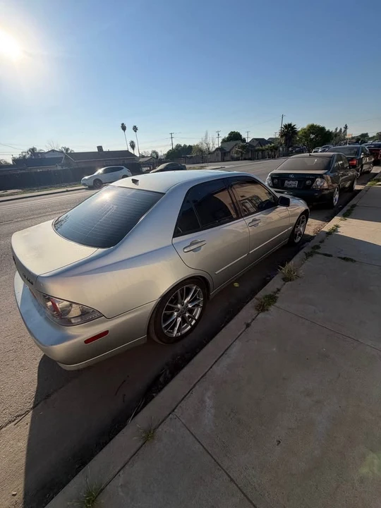 2002 Lexus IS 1st Gen - Image 3 of 5