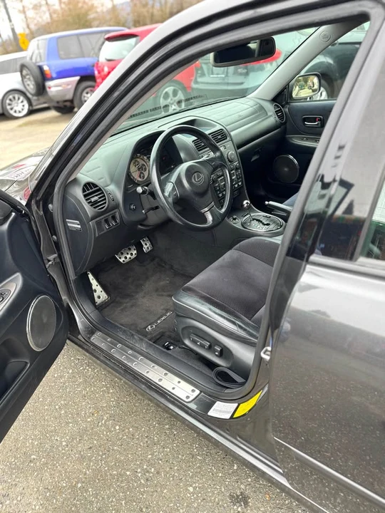 2002 Lexus IS 1st Gen - Image 8 of 12
