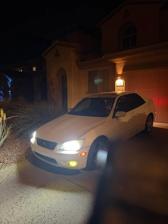 2002 Lexus IS 1st Gen - Image 4 of 11