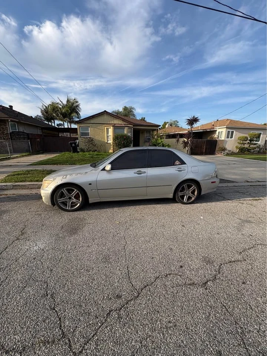 2002 Lexus IS 1st Gen - Image 4 of 15