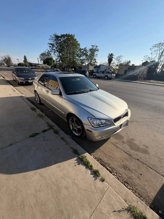 2002 Lexus IS 1st Gen - Image 2 of 5