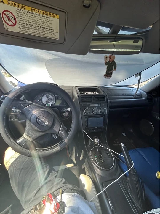 2002 Lexus IS 1st Gen - Image 4 of 5