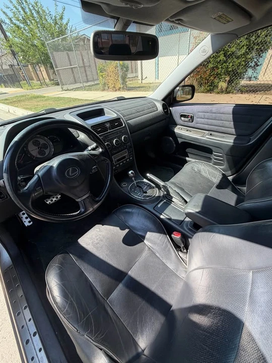 2002 Lexus IS 1st Gen - Image 4 of 5