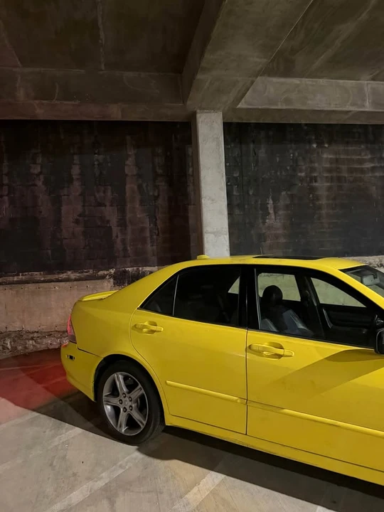 2002 Lexus IS 1st Gen - Image 5 of 9