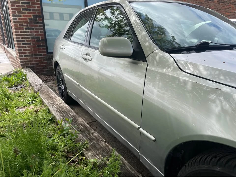 2002 Lexus IS 1st Gen - Image 5 of 9