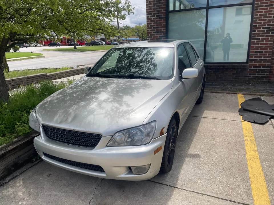 2002 Lexus IS 1st Gen - Image 2 of 9