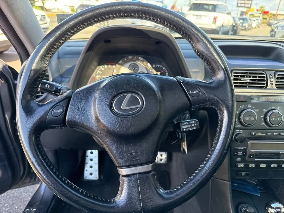 2002 Lexus IS 1st Gen - Image 11 of 12