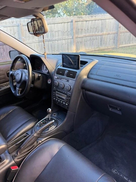 2002 Lexus IS 1st Gen - Image 15 of 17