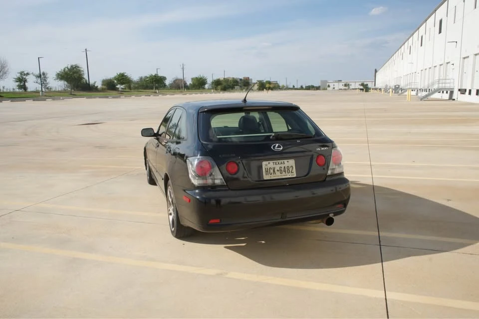 2002 Lexus IS 1st Gen - Image 2 of 11