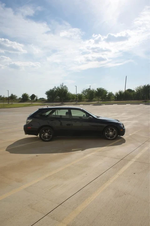 2002 Lexus IS 1st Gen - Image 5 of 11