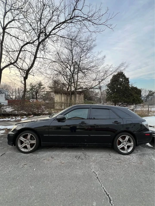 2002 Lexus IS 1st Gen - Image 2 of 10