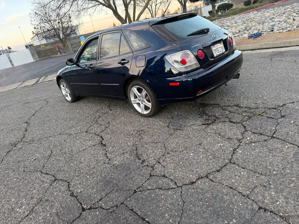 2002 Lexus IS 1st Gen - Image 2 of 13