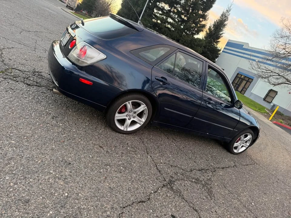 2002 Lexus IS 1st Gen - Image 12 of 13