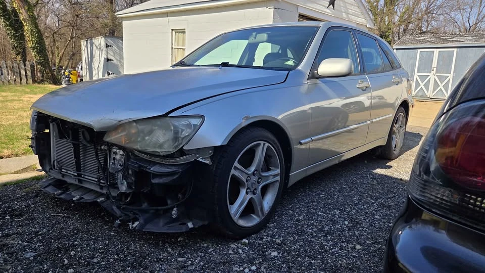 2002 Lexus IS 1st Gen - Image 2 of 9