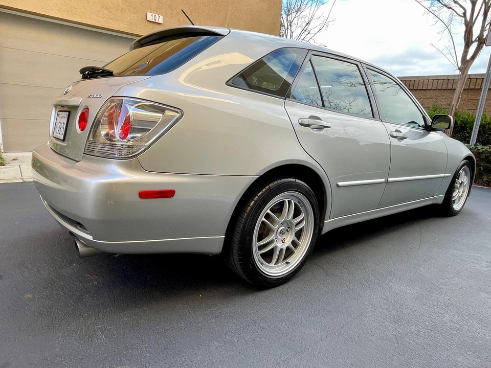 2002 Lexus IS 1st Gen - Image 23 of 31