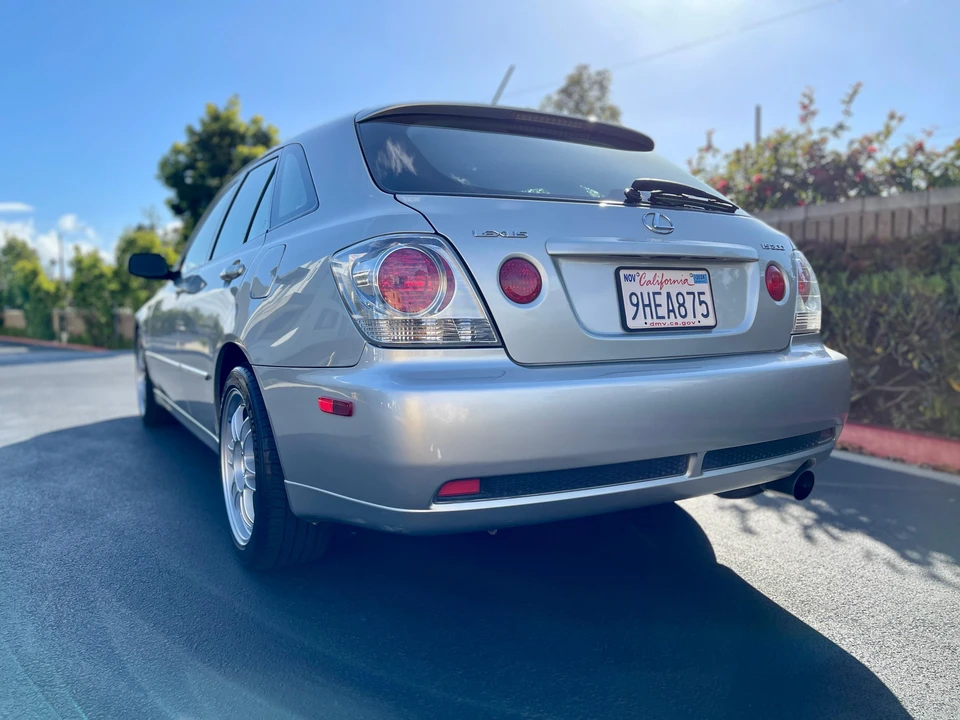 2002 Lexus IS 1st Gen - Image 13 of 31