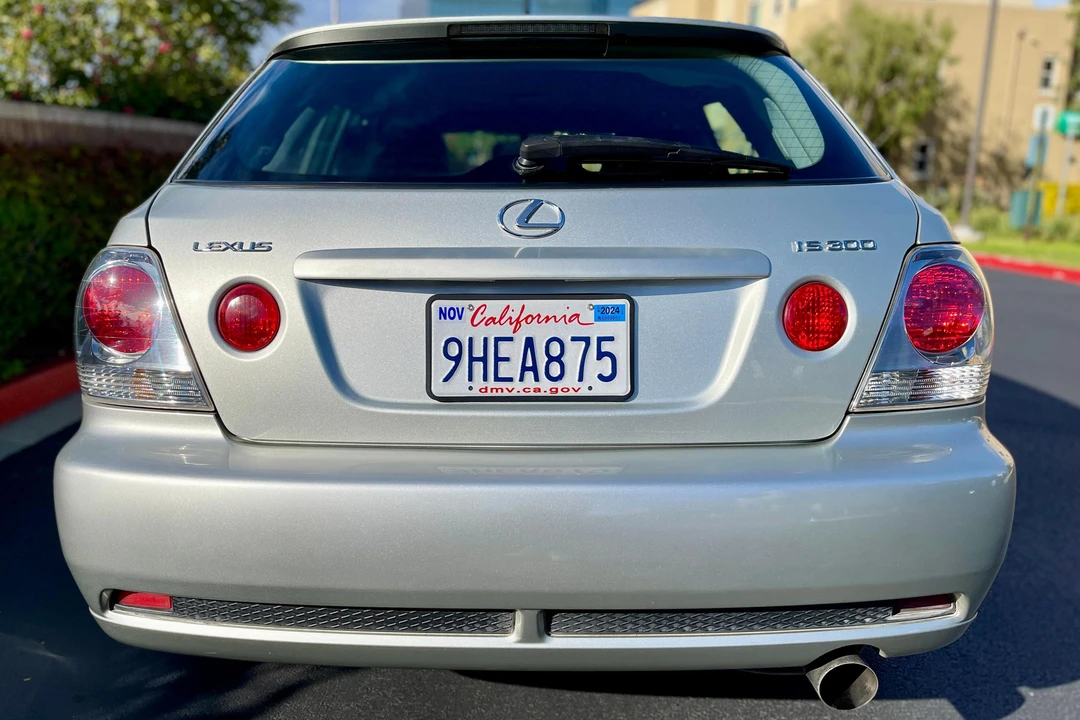 2002 Lexus IS 1st Gen - Image 5 of 31