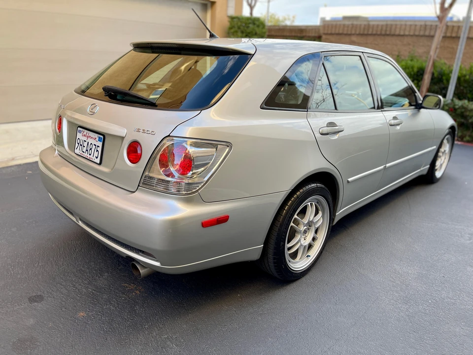 2002 Lexus IS 1st Gen - Image 21 of 31