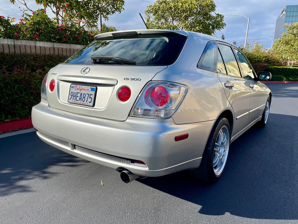2002 Lexus IS 1st Gen - Image 19 of 31