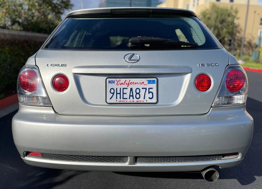 2002 Lexus IS 1st Gen - Image 17 of 31