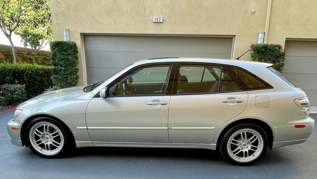 2002 Lexus IS 1st Gen - Image 11 of 31