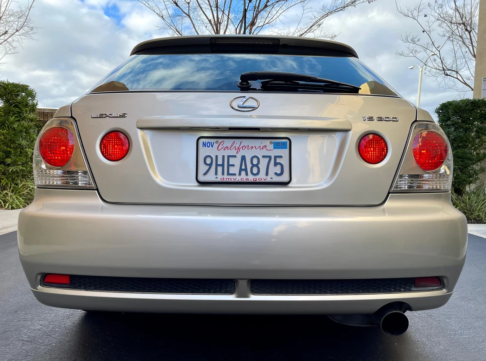 2002 Lexus IS 1st Gen - Image 18 of 31