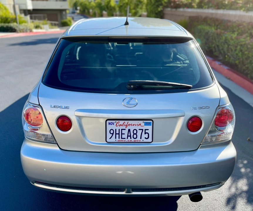 2002 Lexus IS 1st Gen - Image 15 of 31