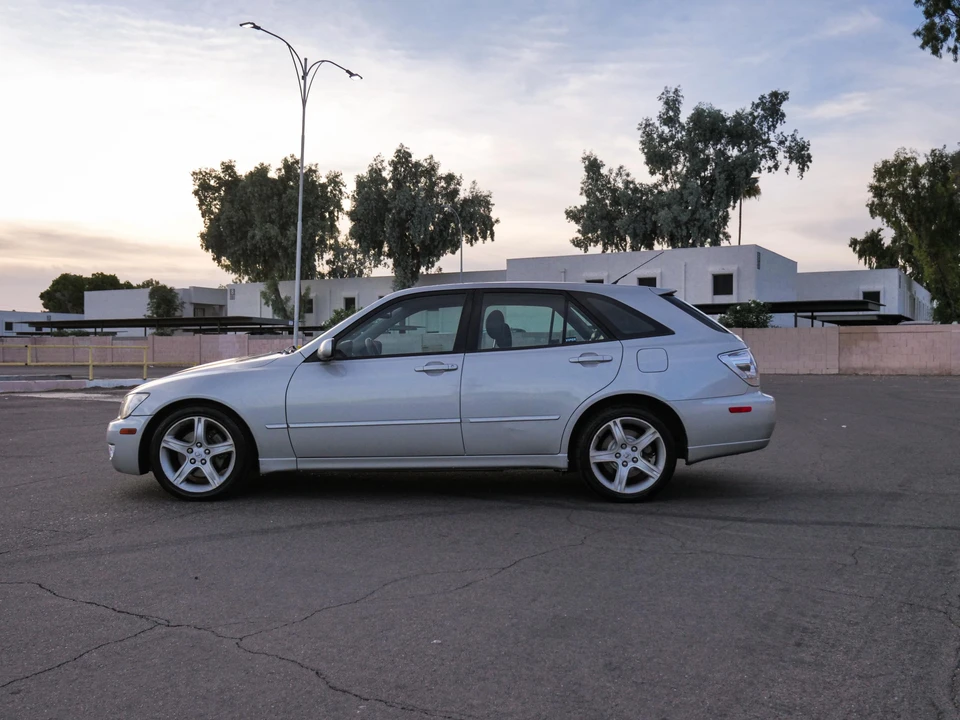 2002 Lexus IS 1st Gen - Image 14 of 31