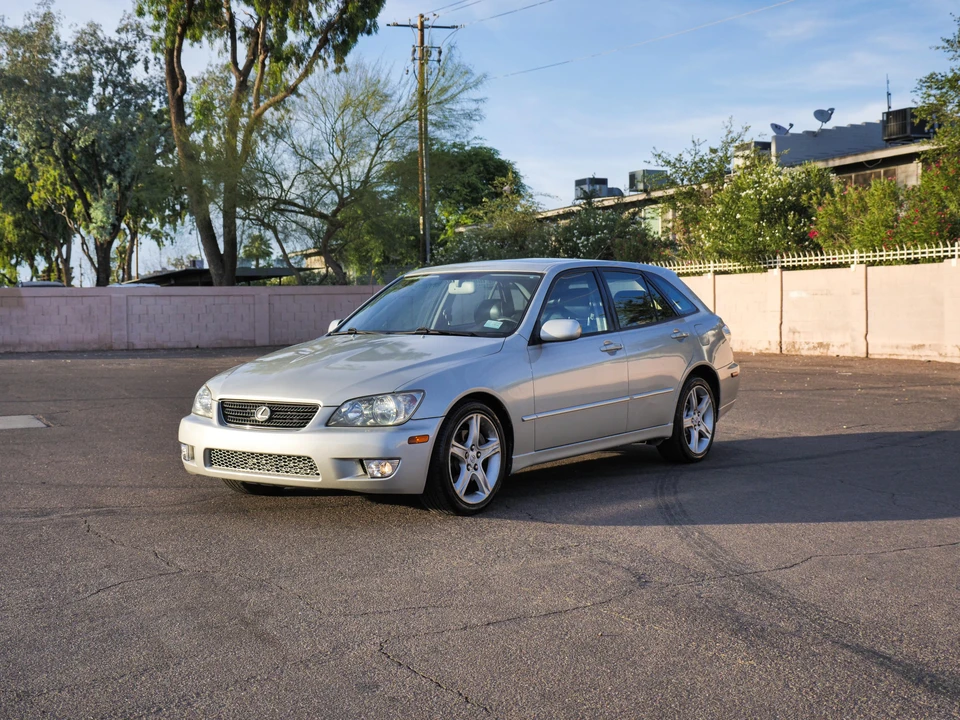 2002 Lexus IS 1st Gen - Image 11 of 31