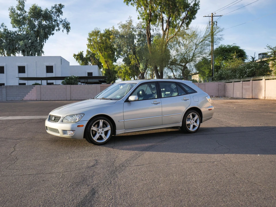 2002 Lexus IS 1st Gen - Image 13 of 31