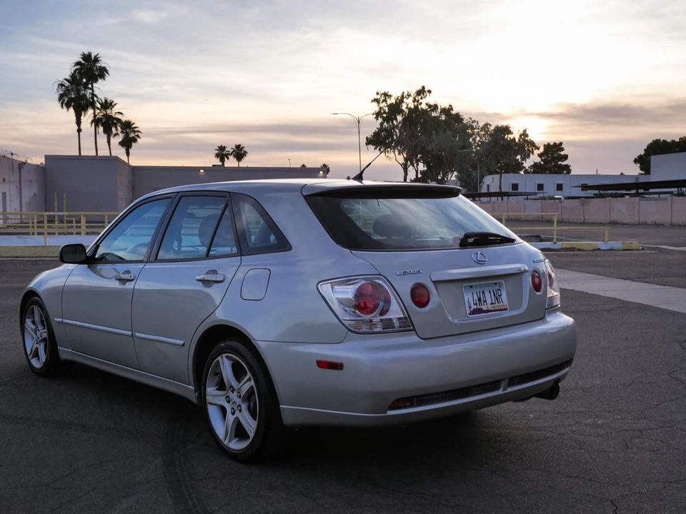 2002 Lexus IS 1st Gen - Image 17 of 31