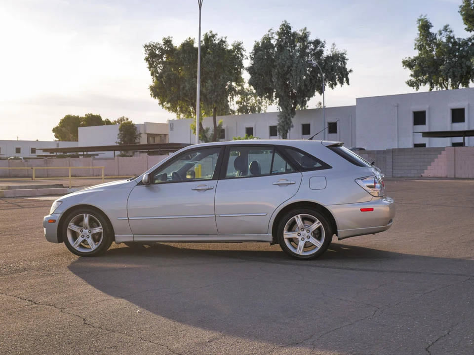 2002 Lexus IS 1st Gen - Image 15 of 31