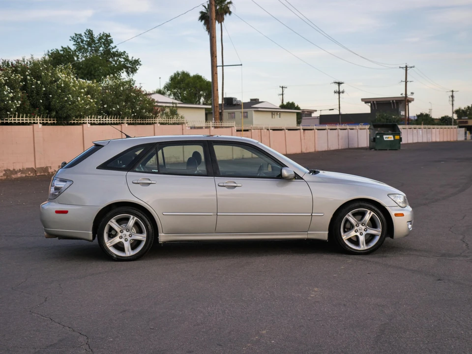 2002 Lexus IS 1st Gen - Image 25 of 31