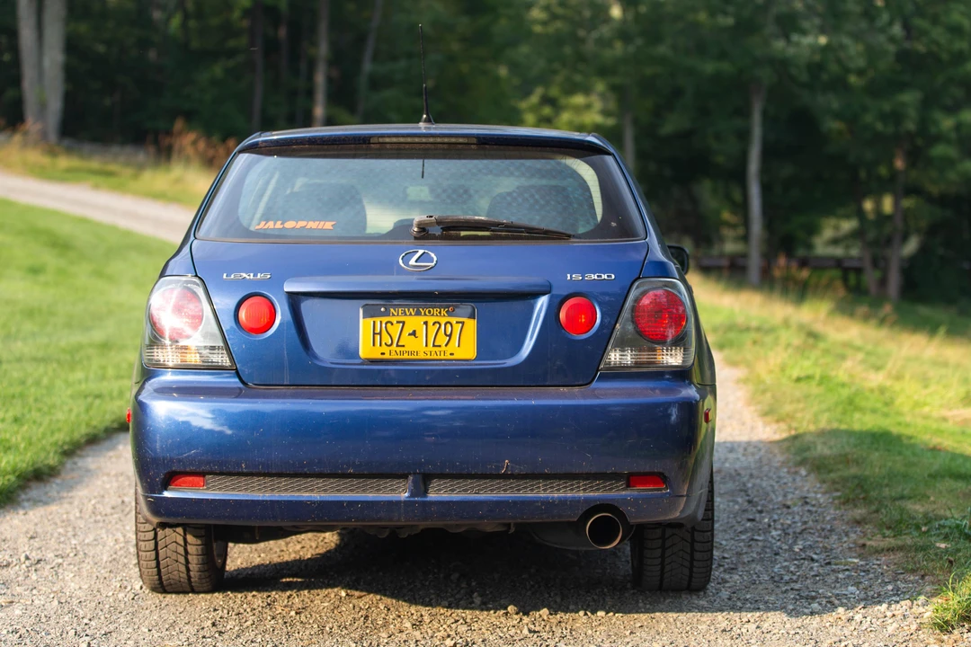 2002 Lexus IS 1st Gen - Image 11 of 31