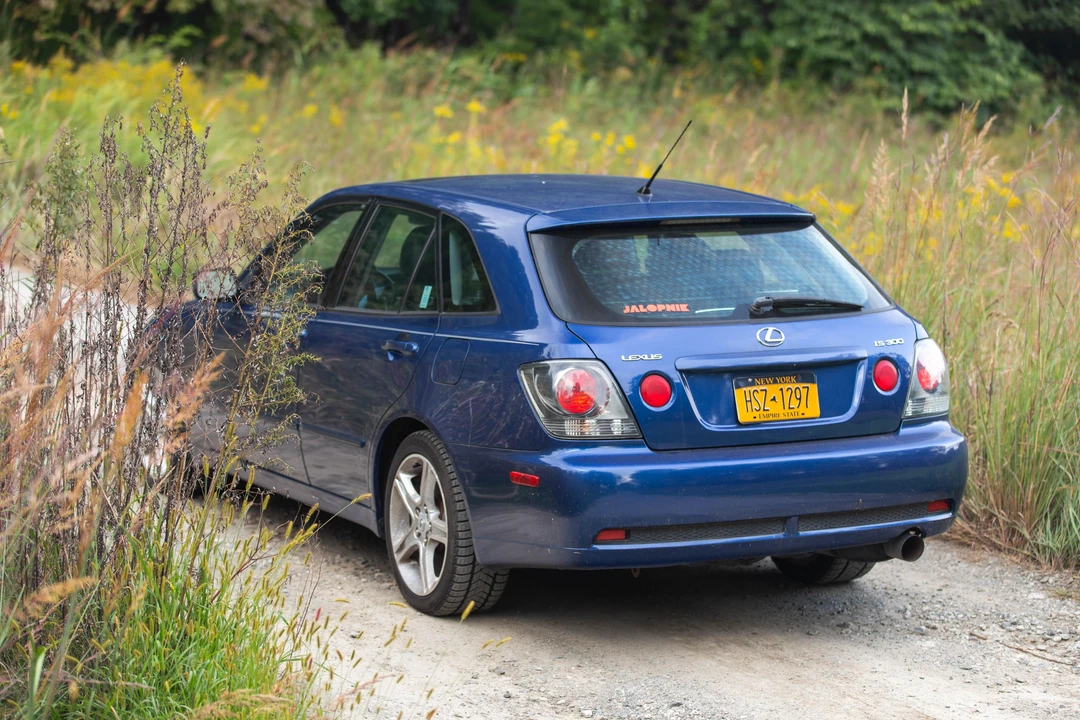 2002 Lexus IS 1st Gen - Image 9 of 31