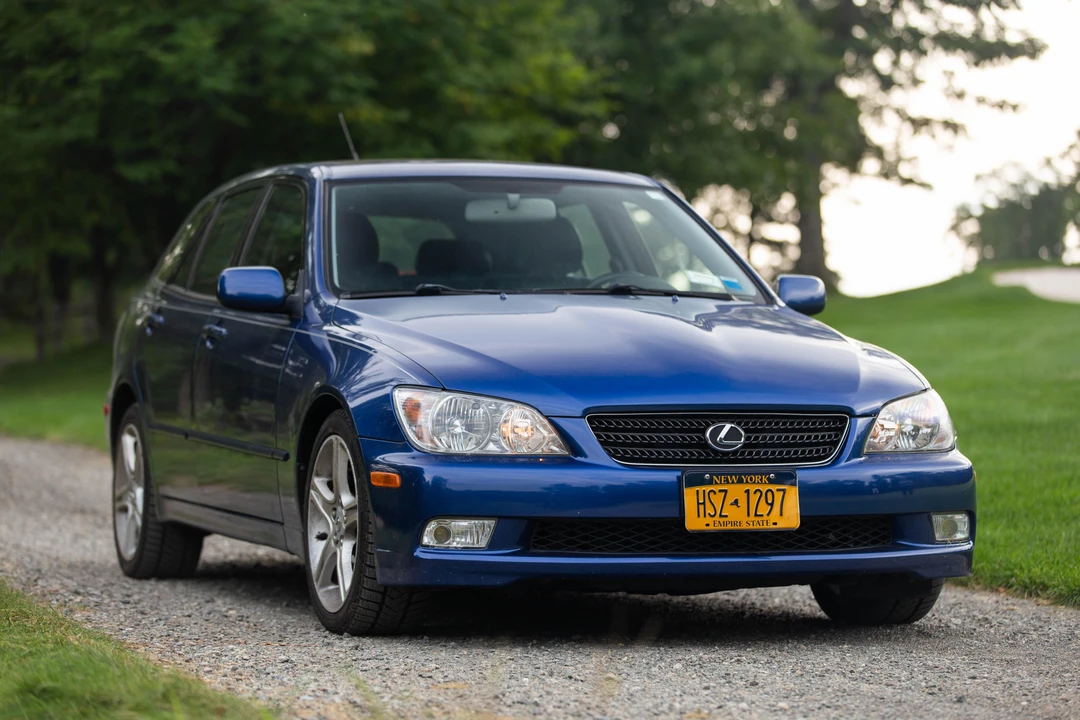 2002 Lexus IS 1st Gen - Image 13 of 31